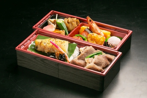 仕出し　ふく亭のお弁当一例