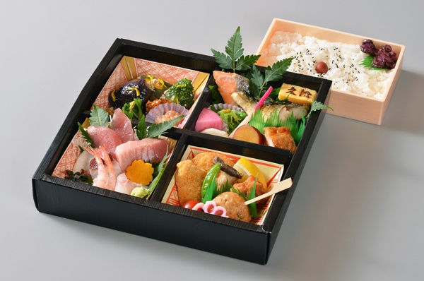 美味旬彩　月山のお弁当一例